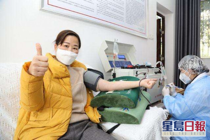 血漿療法原理是利用康復者血漿中針對新冠病毒的特異性抗體,迅速捕捉病毒,激活體內的補體系統清除病毒。(網圖)