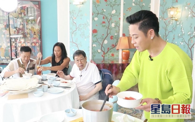 傑仔下廚招待修哥,並請來蔡一智和蘇志威一齊食餐好。