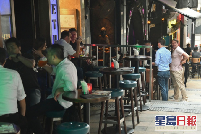 酒吧跌幅最大。資料圖片