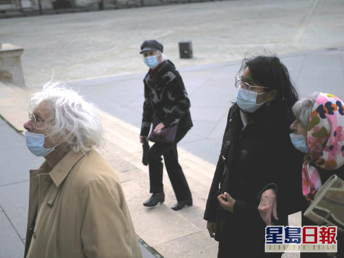 法國疫情持續反彈。AP圖片