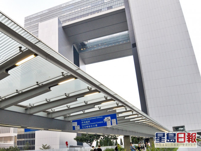 发言人促请公务员必须认清事实,保持理性,切勿参与「罢工公投」。