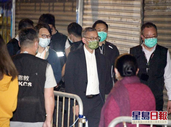 懲教署署長胡英明到場視察情況。