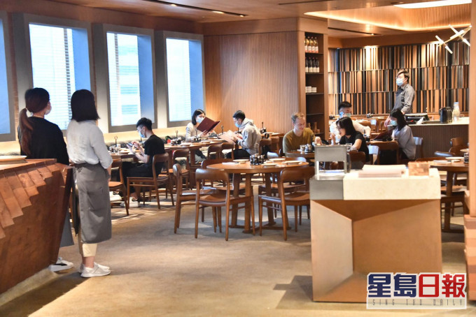 黃家和憂餐飲失業率最新一個月或突破8%。 資料圖片