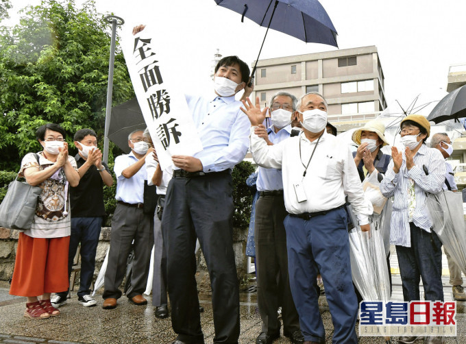 有84名原訴人提出訴訟及索償。AP