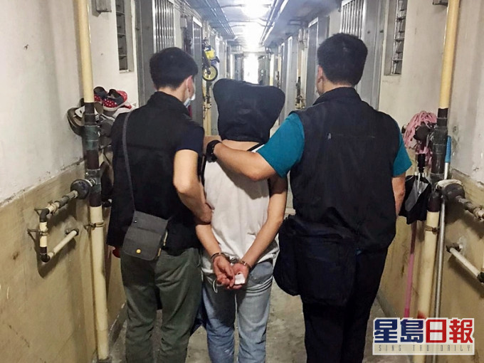 警方以涉嫌「爆竊」、「企圖爆竊」及「偷竊」拘捕該名46歲姓梁男子。警方圖片