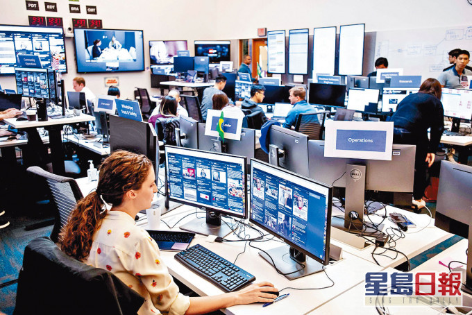 facebook員工在「戰況室」工作。 資料圖片