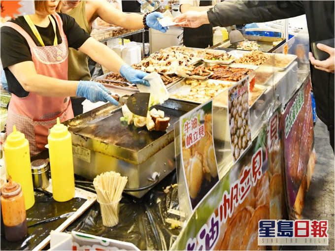 港女不滿未來奶奶要求到美食節掃平貨。資料圖片