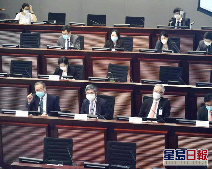 立法會「財經事務委員會」聽取金管局工作簡報。