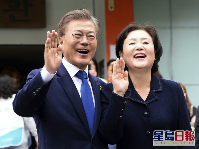 文在寅將與夫人金正淑將於23日接種阿斯利康疫苗。AP圖片