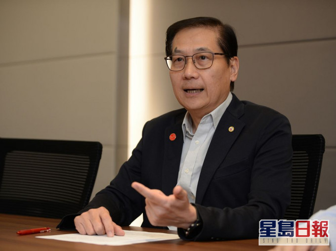谢子华表示,地盘工人在路边吃饭的情况不理想。资料图片