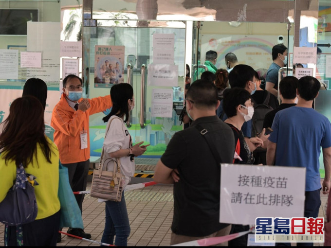 政府至今已为市民接种共约834,800剂新冠肺炎疫苗。