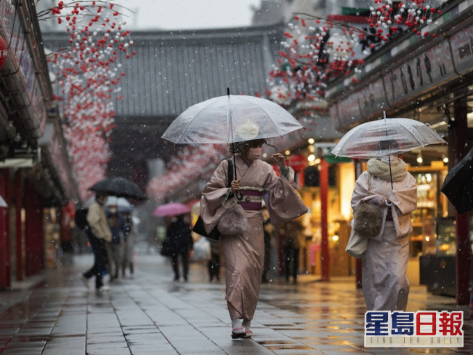 東京都昨日則新增769確診,至今累計確診個案逾9.9萬宗。AP圖片