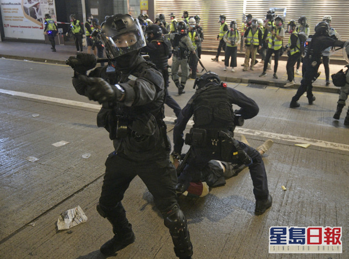 警方當晚在銅鑼灣拘捕多人。 資料圖片