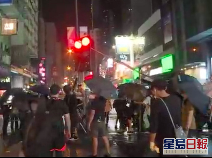 旺角的交通灯于去年多次遭示威者破坏。资料图片