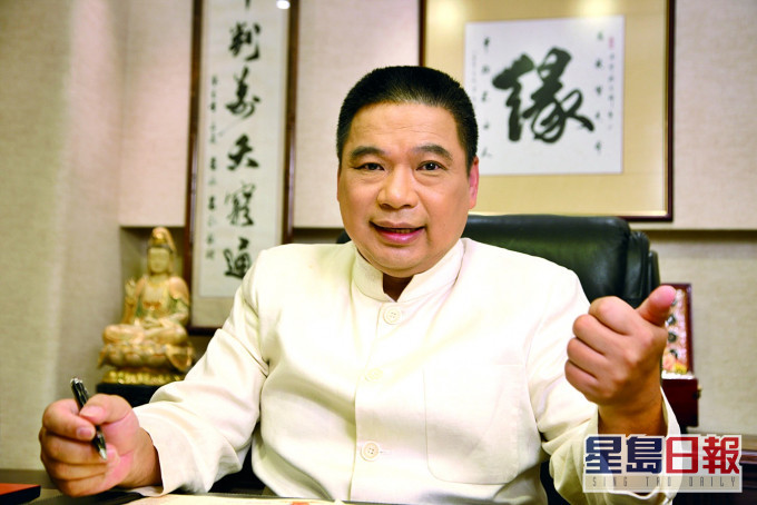 區仲德提醒父母為牛B改名,不能用「信」字。資料圖片