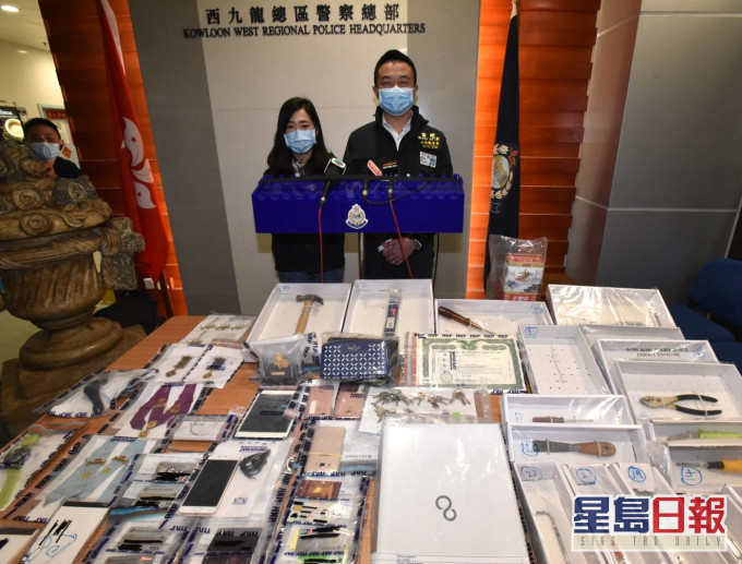 警方在行动中检获的证物。