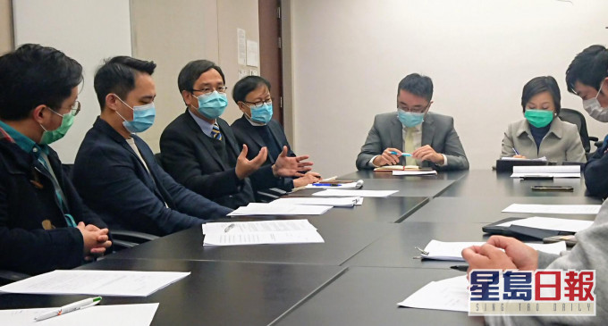 葉建源等聯同教育中心聯盟的代表,約見教育局副局長蔡若蓮。