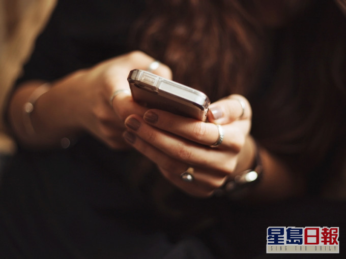 長期用滑鼠手機可患橈骨莖突狹窄性腱鞘炎。unsplash圖片