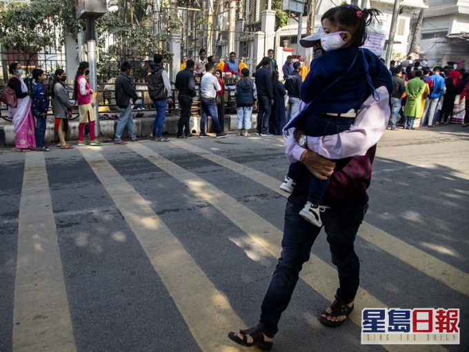 印度繼日前在四個邦進行疫苗配送與接種預演後,今日起在全國所有省市預演。AP資料圖片