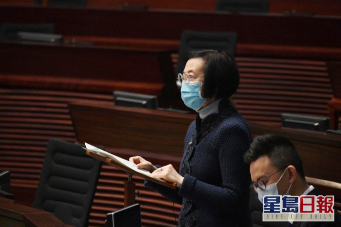 陳肇始指,未遵從強檢通告可罰1萬元。