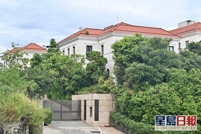 恒大許家印,公司轉讓山頂布力徑大屋。