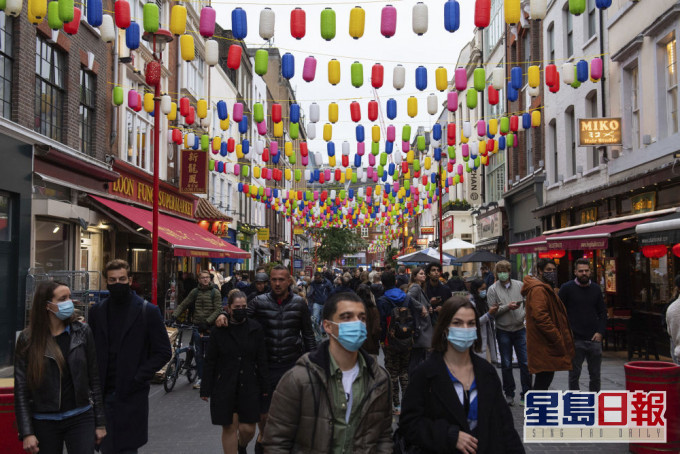 英國過去一天新增18804宗新冠狀病毒確診個案。AP圖片