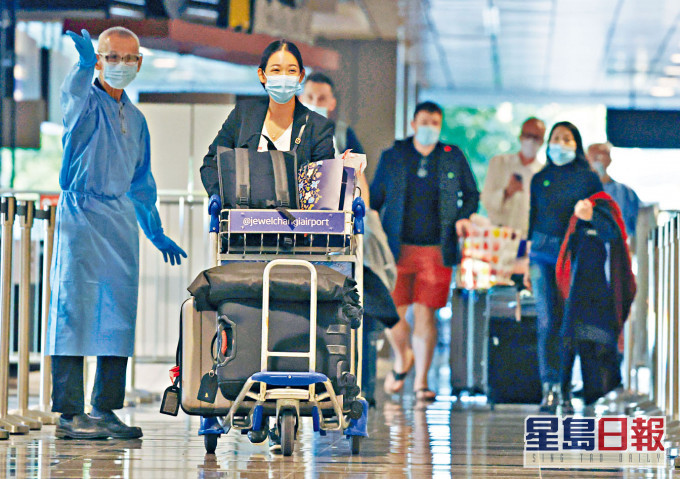 ■來自荷蘭的旅客上周三飛抵獅城樟宜機場,以「疫苗接種者旅遊通道」入境免隔離。