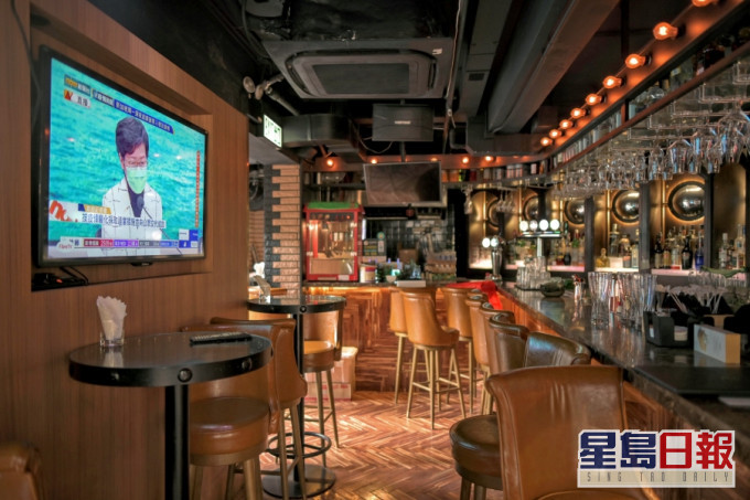 香港酒類行業協會強烈反對政府禁止餐飲食肆提供酒精飲品，形容此舉是惡法及欠缺邏輯。
