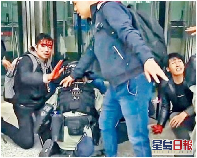 當日警民關係組成員遭人追打受傷。資料圖片