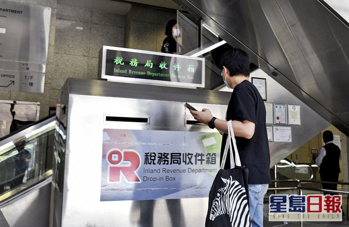 預算案退薪俸稅100%,上限1萬元。