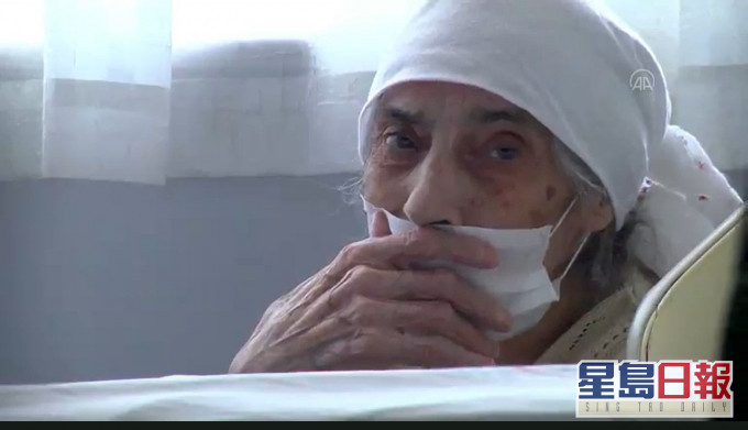 土耳其107岁老妇卡拉德尼兹战胜新冠肺炎。 影片截图