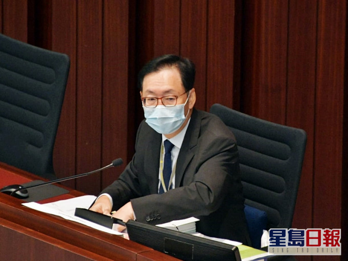 立法会财委会上,有民主派议员提出对《港区国安法》的质疑。资料图片