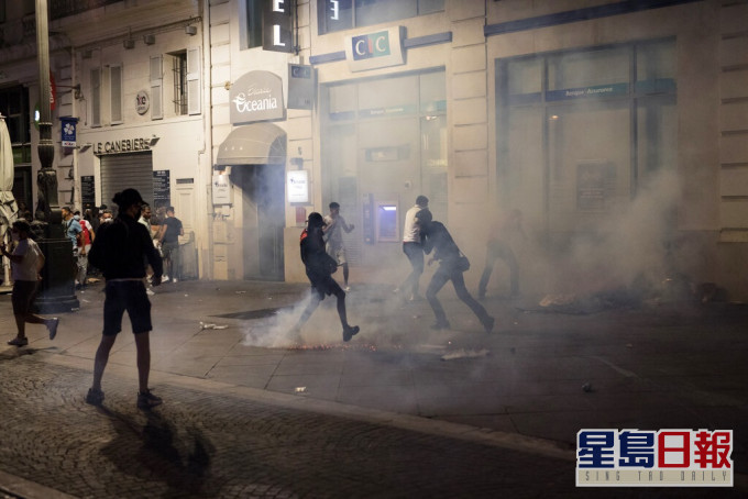 巴黎爆發球迷騷亂。AP圖片
