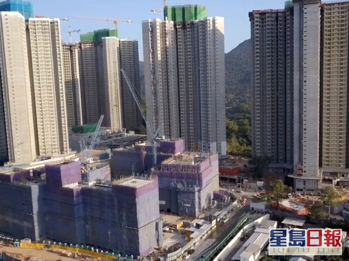 港男获派皇后山邨公屋,惟嫌交通差,犹豫应否接受单位。资料图片