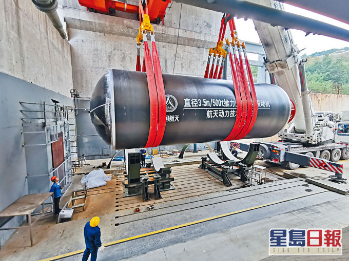 世界最大推力整體式固體火箭發動機測試成功。