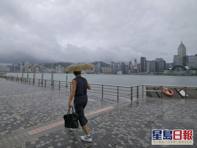 今日大致多雲,局部地區有驟雨。