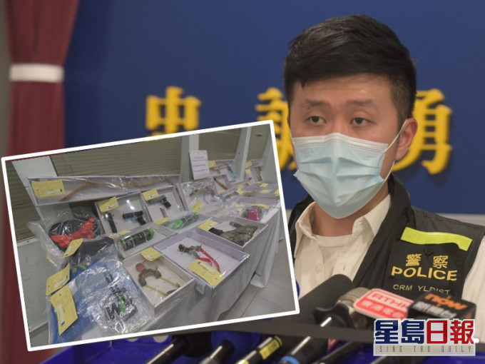 警方檢獲大批武器。