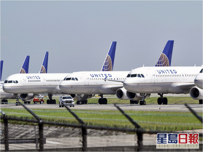 聯合航空擬招聘300機師。AP資料圖片