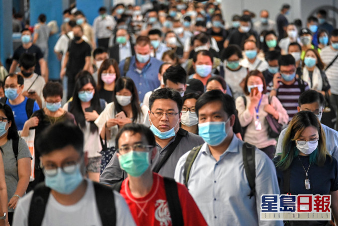 港人日弃10公吨口罩。 资料图片