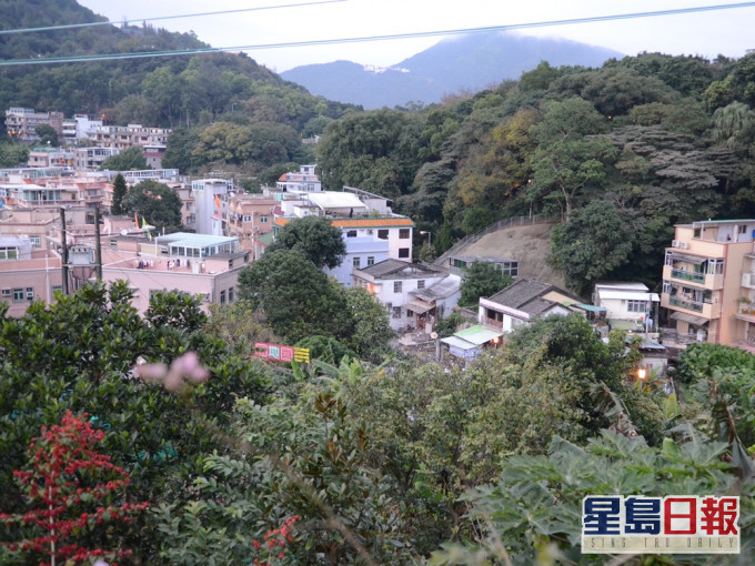 本港一名54歲女子抵英國後確診,其居住將軍澳馬游塘村112A號已納入強制檢測公告。資料圖片
