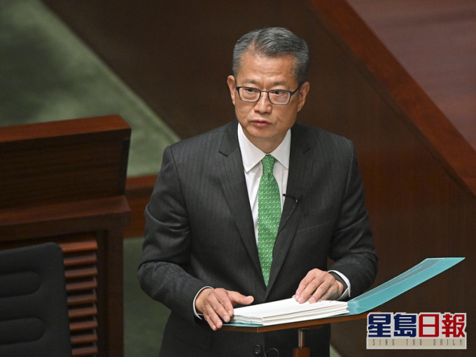 財政司司長陳茂波稱只要出街就能知道社會幾痛、經濟有幾差。資料圖片