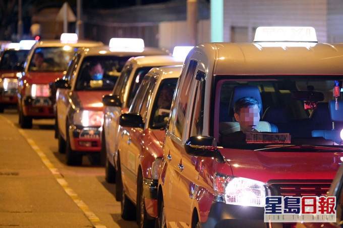 有的士司机怀疑见乘客带有酒气浑水摸鱼骗财。示意图片