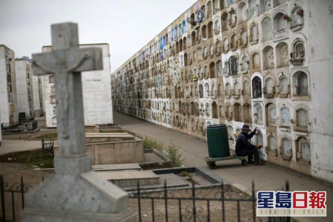 全球逾100萬人死於新冠病毒。AP圖片