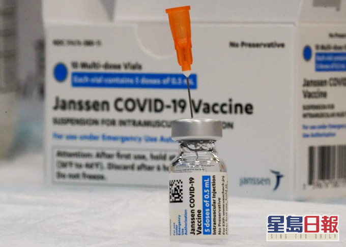 歐洲藥管局調查美國4宗接種強生疫苗後出現血栓個案。AP圖