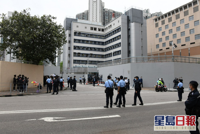 8人在内地刑满出狱，从深圳湾口岸被遣返回港。资料图片