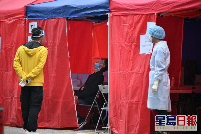 截至下午1時,約3000名市民到「受限區域」內的臨時採樣站接受檢測。