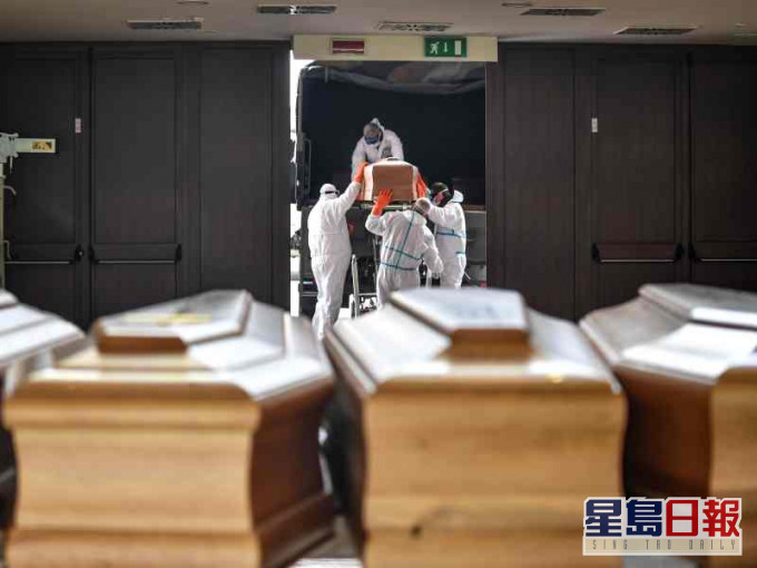 意大利近日的死亡數字又再反彈大幅增加。AP