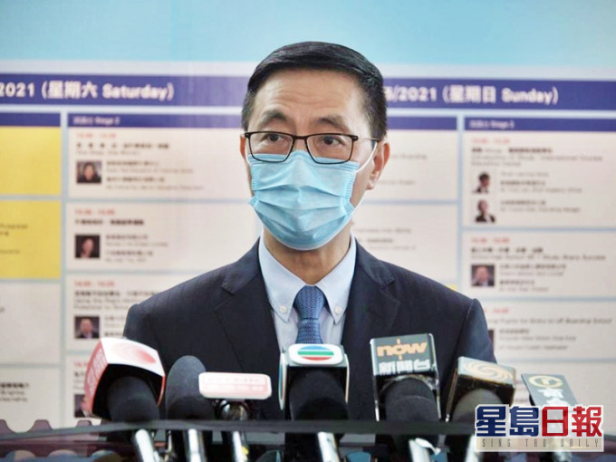 教育局局长杨润雄表示,若顾问专家考虑后认为,可进一步下调接种年龄至12至15岁,局方将与食卫局商讨在校内方便师生接种的安排。