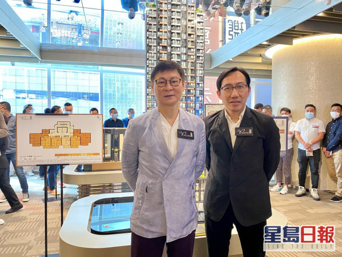 富豪國際酒店集團范統(左),西營盤尚瓏收票理想。