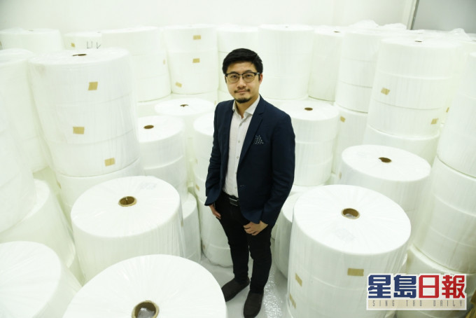 为纾缓口罩荒,禤彦勋自掏腰包在港开设口罩生产綫。